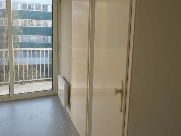 STUDIO meublé avec balcon 