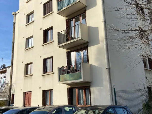 DRANCY appartement 2 pièces de 46m²+balcon, cave et parking 