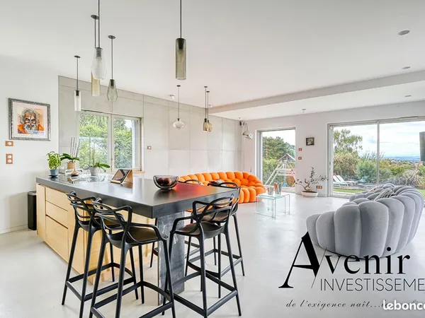 Villa 6 pièces 234 m² 