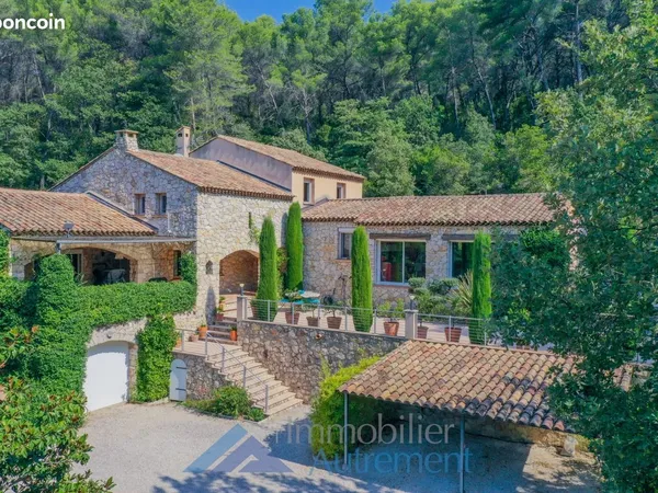 Villa 10 pièces 300 m² 