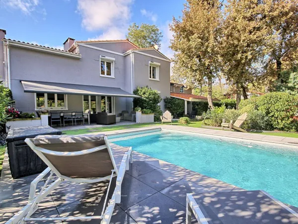 Maison 7 pièces 202 m² 