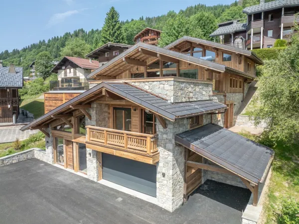 luxueux chalet neuf dans le centre des gets 