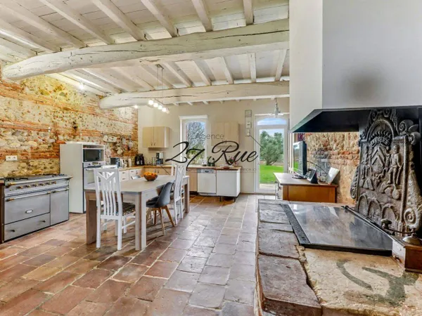 Maison 6 pièces 327 m² 
