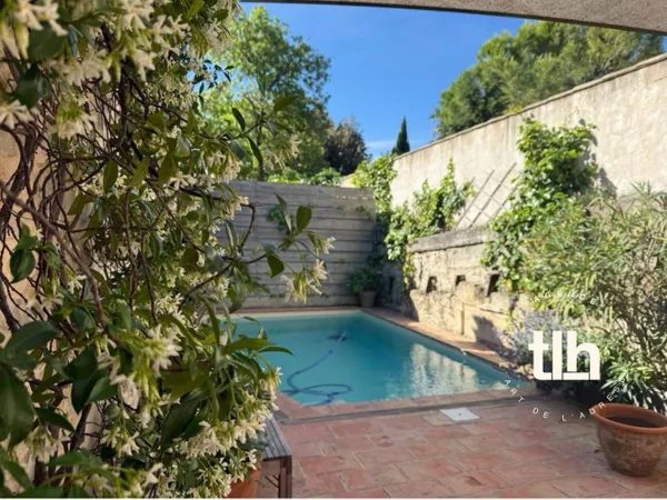 À VENDRE MAISON DE VILLAGE T6 220M2 AVEC PISCINE 