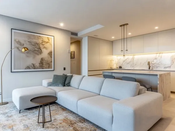 5 PIÈCES offrant 171m² de surface privative / Parking 