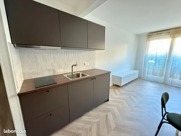 📍 Beau studio entièrement rénové - 23 m² + terrasse - 99 Rue Mandron 33000 BORDEAUX - 