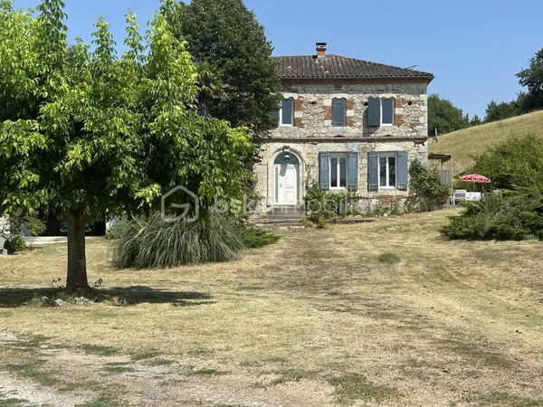 BELLE MAISON EN PIERRES - GÎTE - GRANGE - PISCINE - TERRAIN 