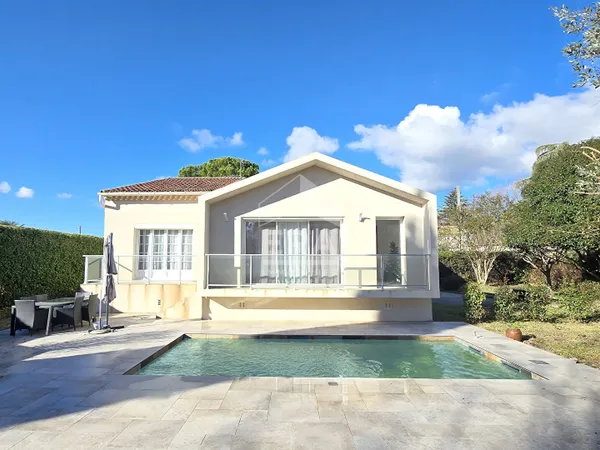 Maison rénovée de 100 m² habitables sur un Terrain 915 m² , Suite parentale & espace 