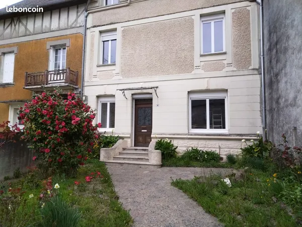 A saisir, Agréable maison de ville de 140m², 4 ch, jardin 