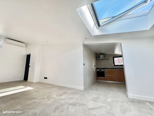 Emplacement idéal : Appartement 2 pièces au 1er et dernier étage, refait à neuf 