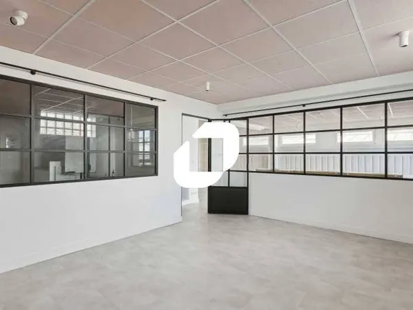 Bureaux 140 m² 