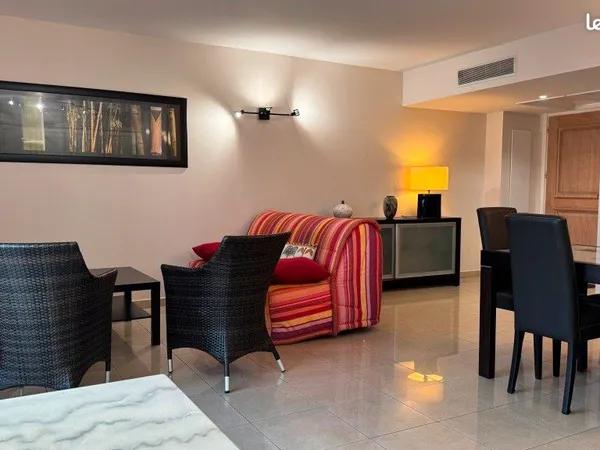 Triangle d'Or T2 54 m² - Plage 100 m - Centre-TGV 250 m 