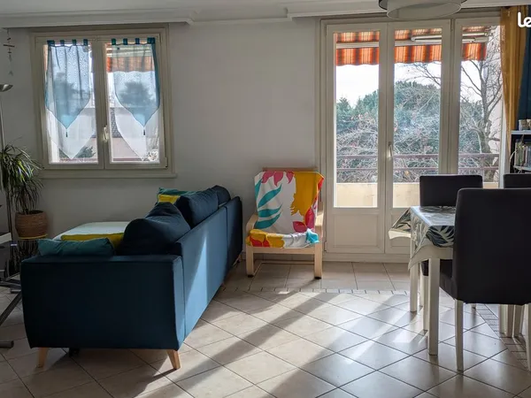 Appartement T3 Traversant - Calme & Lumineux - Bron (Quartier Reims) 