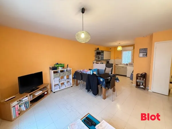 A LOUER - CENTRE VILLE VERN SUR SEICHE - APPARTEMENT TYPE 3 - 62 M² 