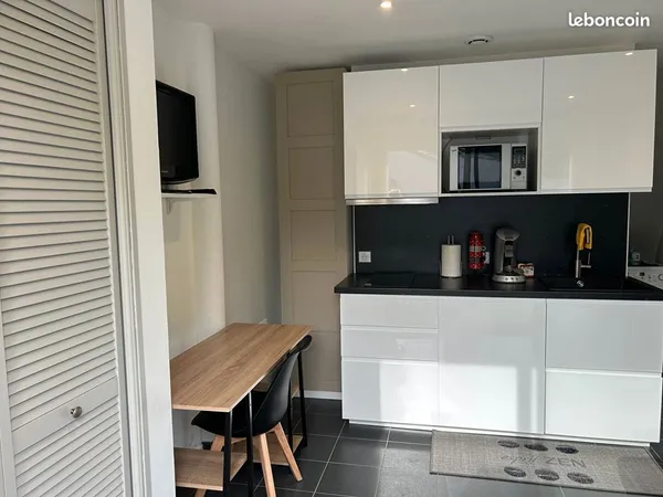 Studio 1 pièce 14 m² 