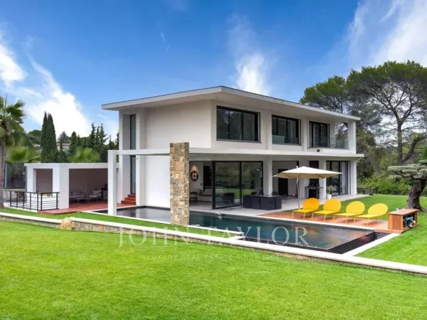 Villa contemporaine à louer proche Mougins et Valbonne 