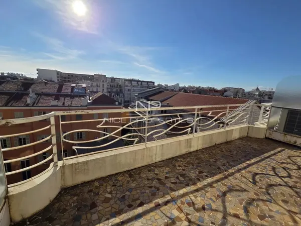 Dernier étage, F1 avec terrasse Nice Carré D'Or 