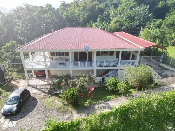 Maison 8 pièces 236 m² 