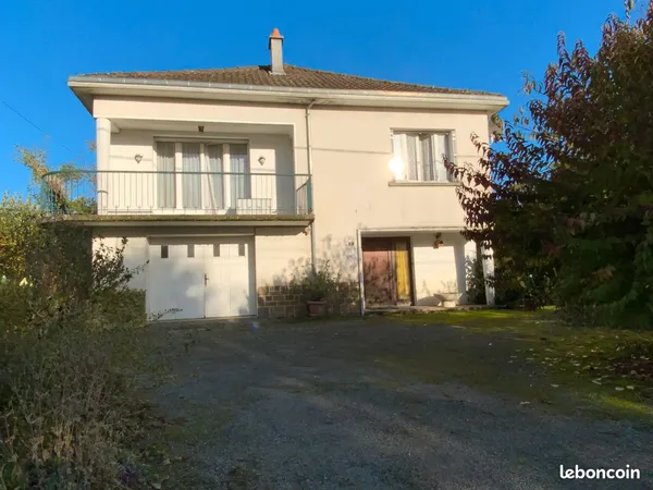 Maison 108m² à DROUX avec sous-sol et terrain 
