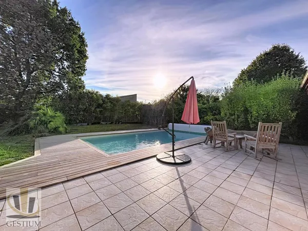 Maison de 140m² MEUBLEE - piscine- 950m² de terrain 