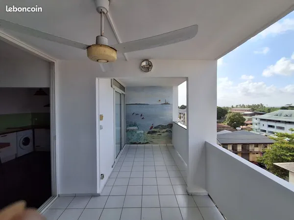 Appartement duplex de type 3 avec vue sur mer et parking securise a cayenne 
