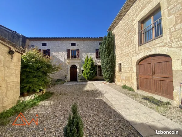 Maison 11 pièces 464 m² 