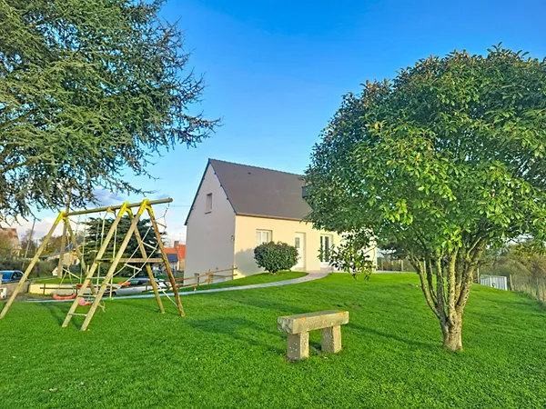 À vendre - Maison familiale sur sous-sol à POILLEY, à quelques minutes de l'A84 