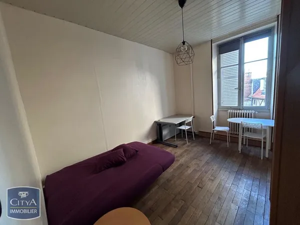 À LOUER : Charmant appartement T1 situé au coeur de Bourg.... 