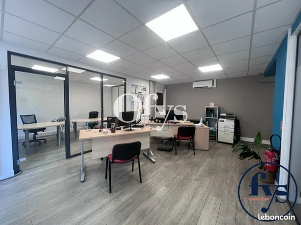 Bureau 61 m² 