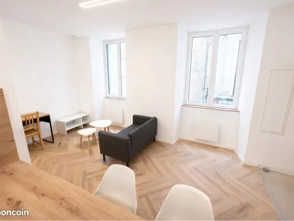 À louer - Studio meublé 38 m² rénové à neuf 