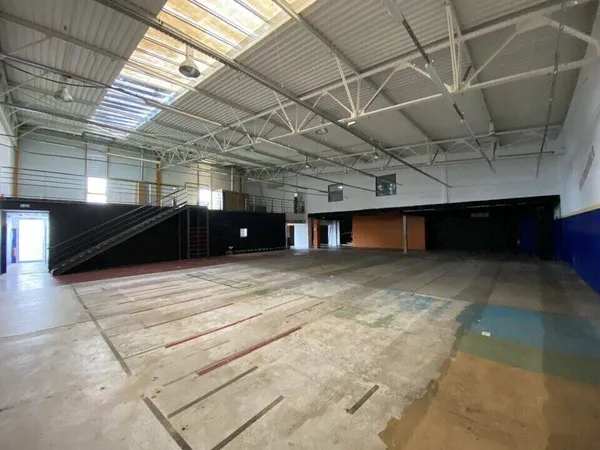 Local commercial 746 m² 