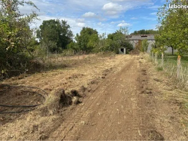 Terrain de 1000 m2 constructible à Tournay 8 min de SURGERES 