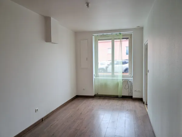 Centre du village de Sain Bel, appartement de type 2 