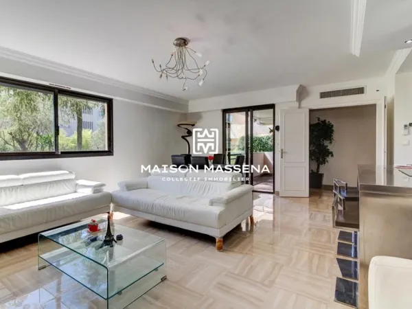 Grand 4 pièces 108 m², terrasse, garage – Nice centre