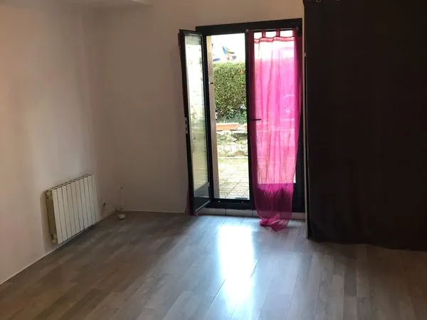 Studio, proche RER C Chamarande, 40' de Paris 