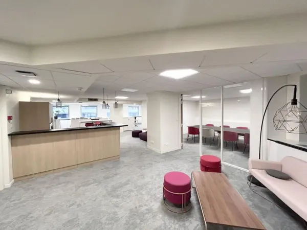A louer - Bureaux de 220 m² clés en main avec parkings -Place Edgar Quinet 