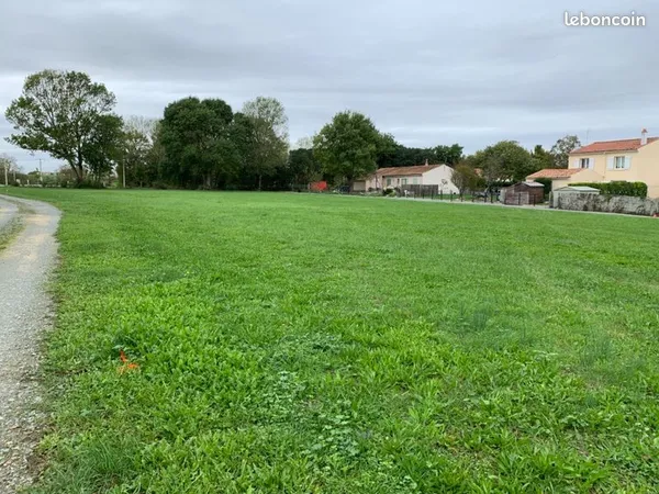 Terrain 1 415 m² Loulay 