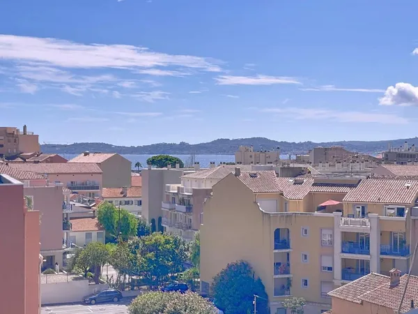 Vends penthouse - 119.9m² - 5 pièces, 3 chambres - Sainte-Maxime 83120 