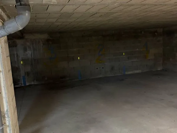 Place de parking sous terrain 