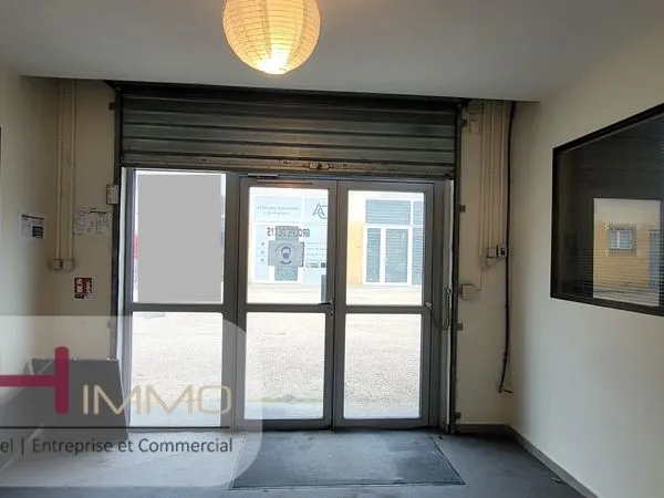 Local industriel 118 m² 