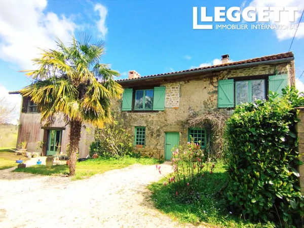 Maison en pierre avec quatre chambres 
