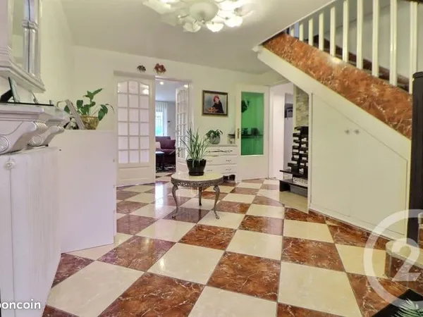 Maison 9 pièces 247 m² 