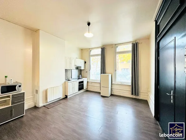Studio 1 pièce 30 m² 