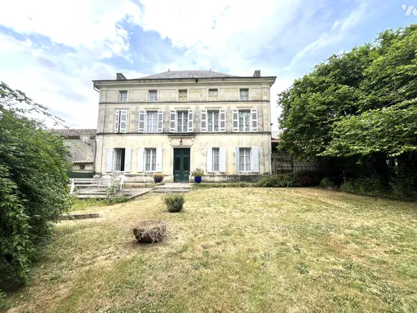Maison 10 pièces 256 m² 