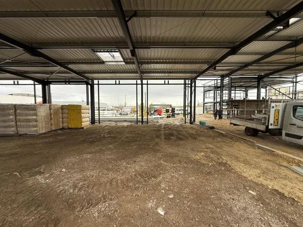 Local d'activité 1019 m² 