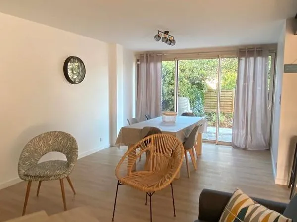 Maison avec jardin à proximité du tram 
