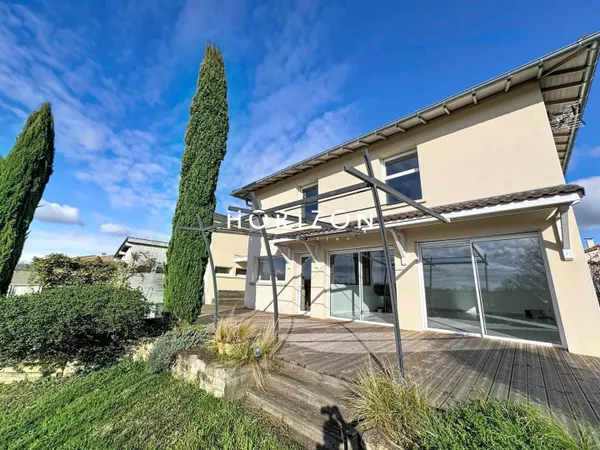 Maison 8 pièces 216 m² 