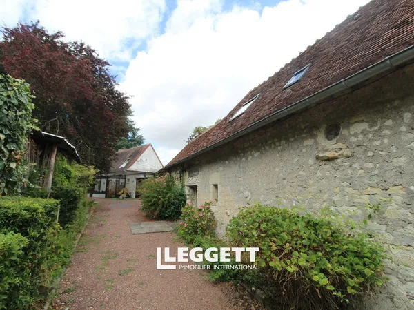Maison 9 pièce(s), AZAY-LE-FERRON 