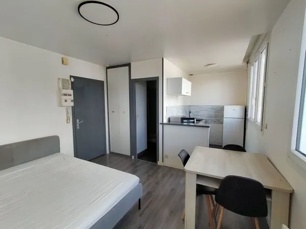Studio ref.7246 meublé 