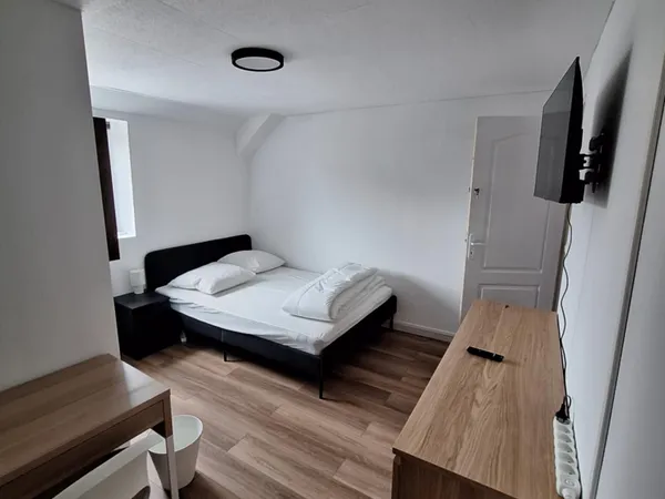 Chambre avec sdb privative dans une colocation rénovée 